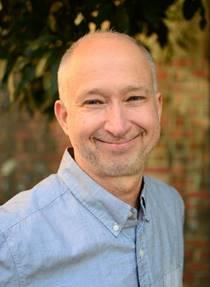 Headshot of Steve Deeks